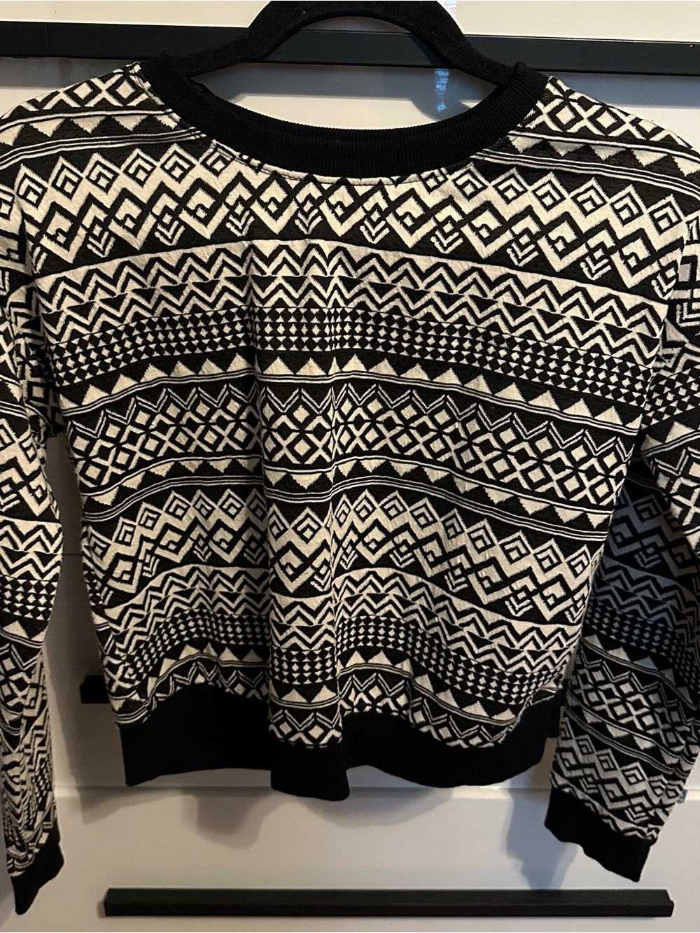 Forever 21 Black and White Geometric Crewneck Sweater